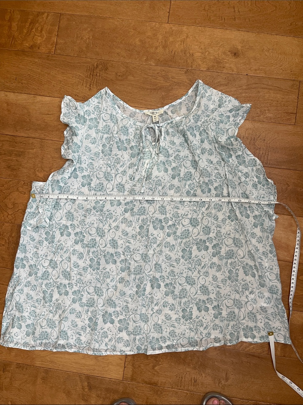 NWT Floral Tie-Neck Flutter Sleeve Top